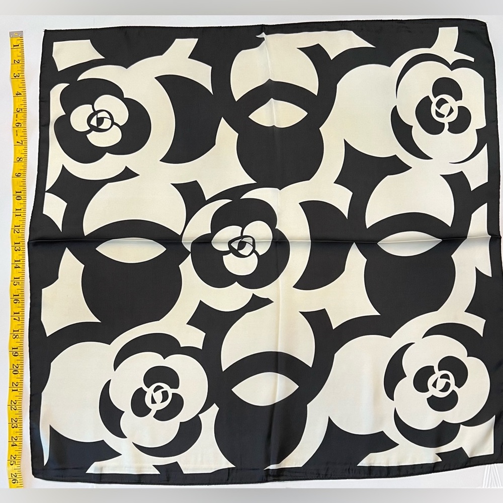 New Inspired Black & Creamy Flowered Colored Scarf - Picture 6 of 6